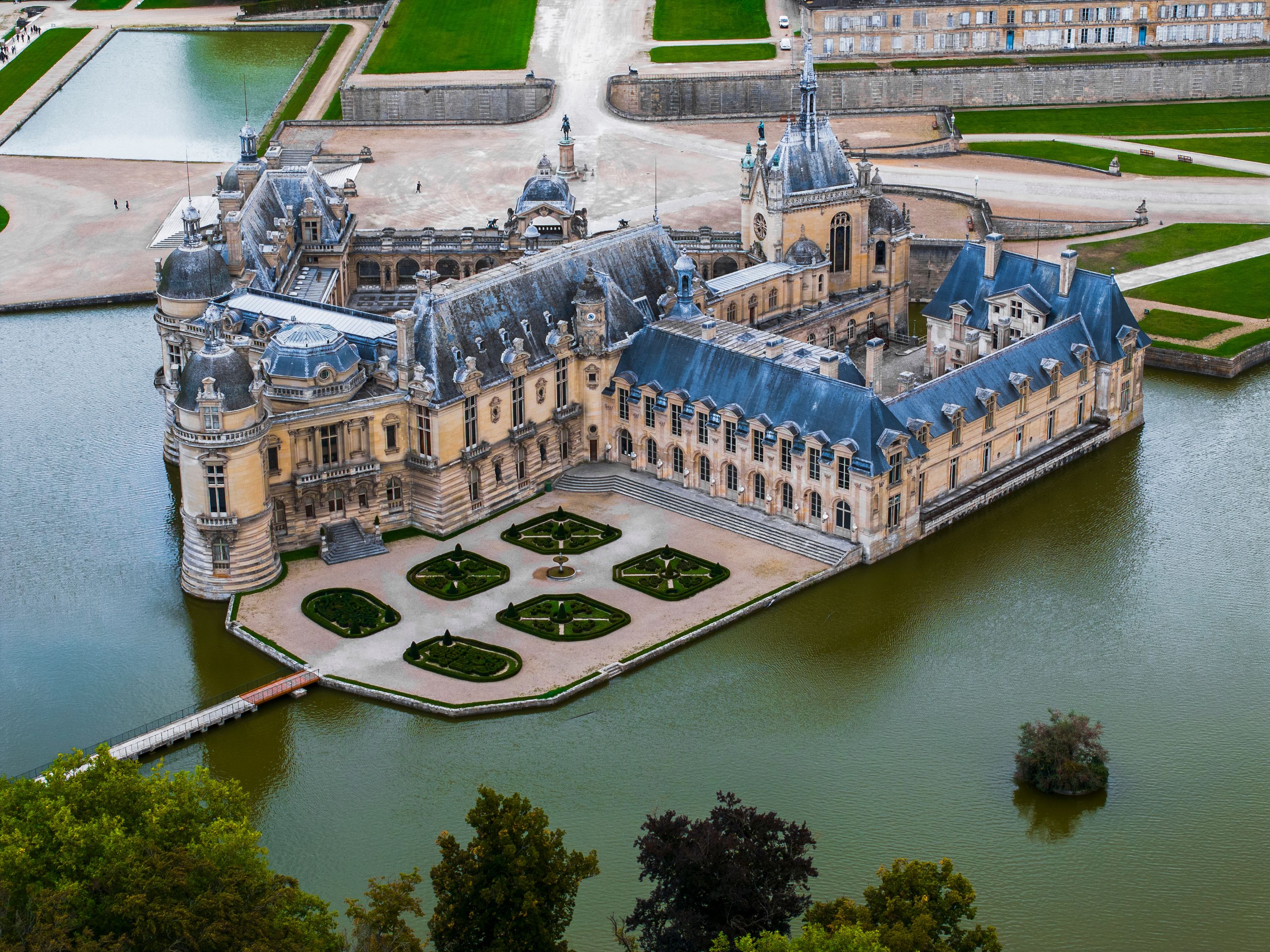 Private day trip from Paris to the Château de Chantilly