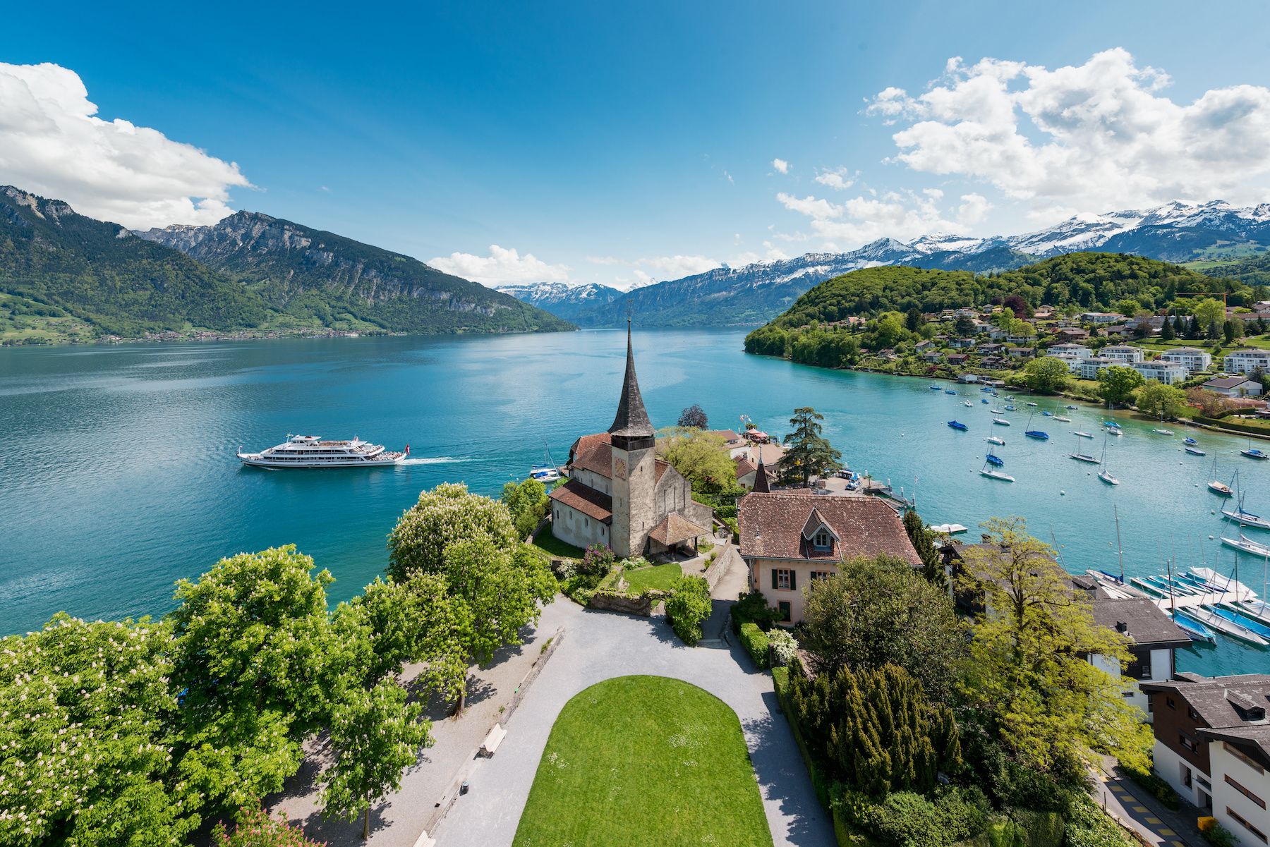 Private Day Trip from Interlaken to Thun, Spiez and Lake Thun