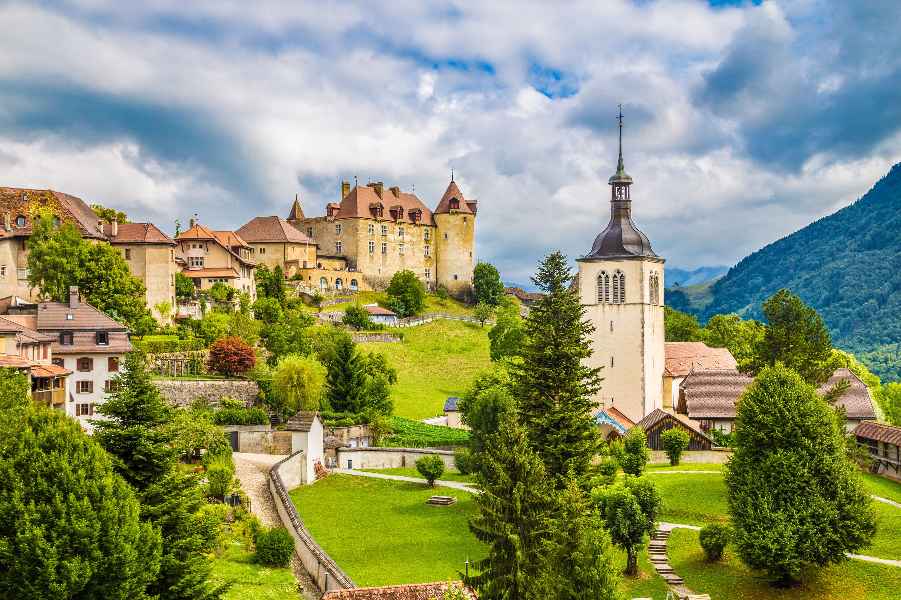 Private Day Trip from Bern to Gruyères and Maison Cailler